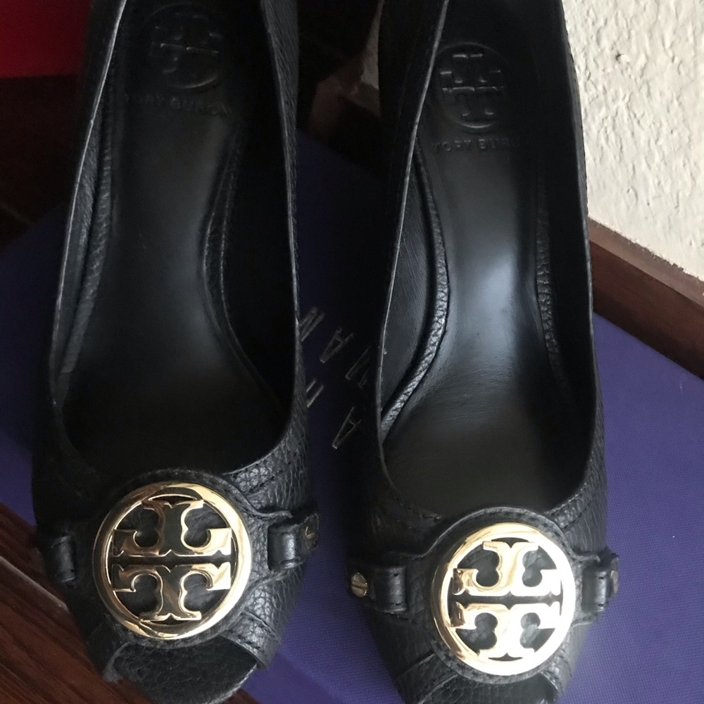 Tory Burch Black Leather Shoe